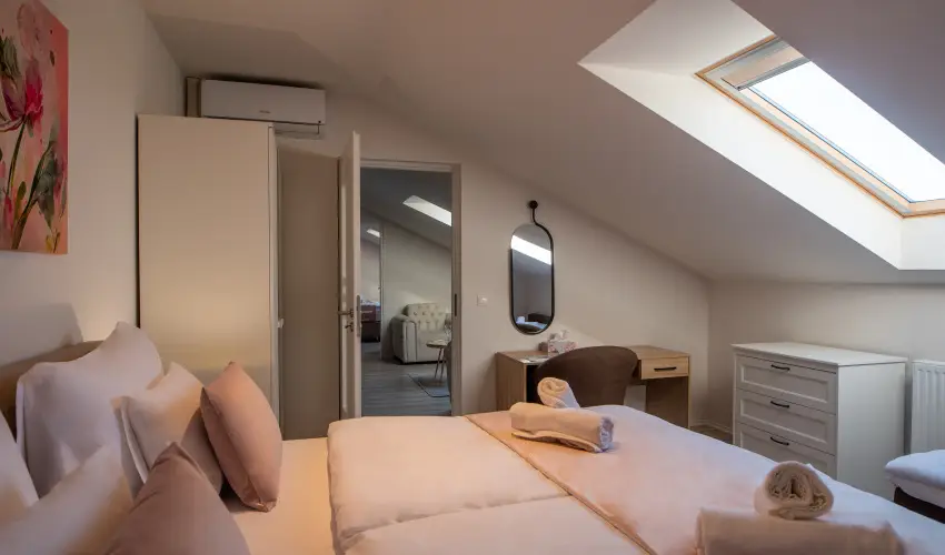 Holdvir�g Hotel S�rv�r - Kedvezm�nyes �r csal�dok r�sz�reak f�lpanzi�val (1 �jt�l)