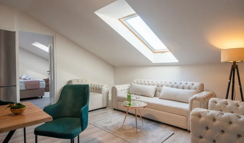 Holdvir�g Hotel S�rv�r - Kedvezm�nyes �r csal�dok r�sz�reak f�lpanzi�val (1 �jt�l)