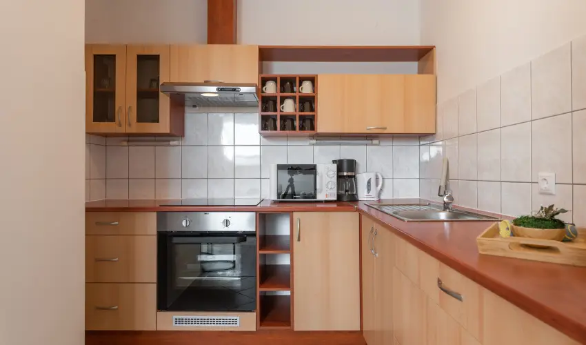 Holdvir�g Hotel S�rv�r - Kedvezm�nyes �r csal�dok r�sz�reak f�lpanzi�val (1 �jt�l)