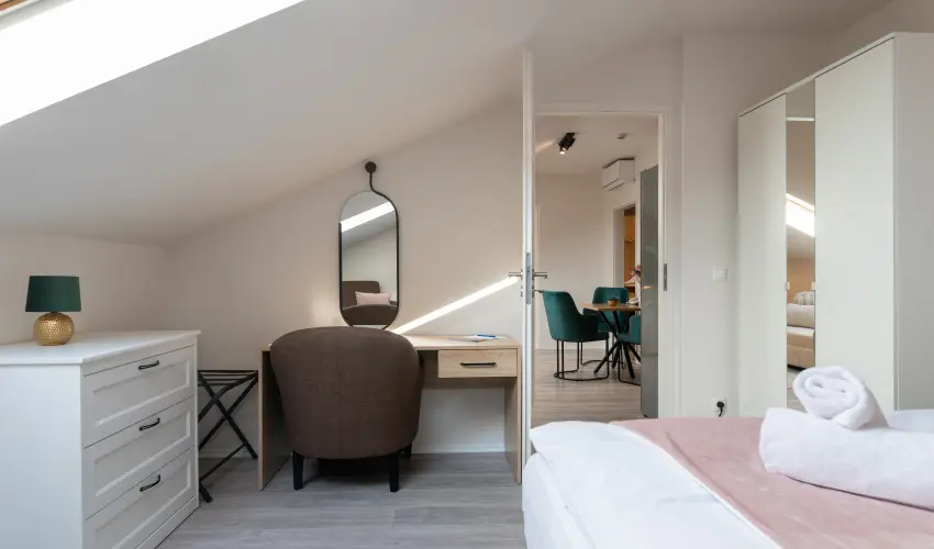 Holdvir�g Hotel S�rv�r - Kedvezm�nyes �r csal�dok r�sz�reak f�lpanzi�val (1 �jt�l)