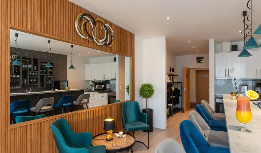 Holdvir�g Hotel S�rv�r - Kedvezm�nyes �r csal�dok r�sz�reak f�lpanzi�val (1 �jt�l)