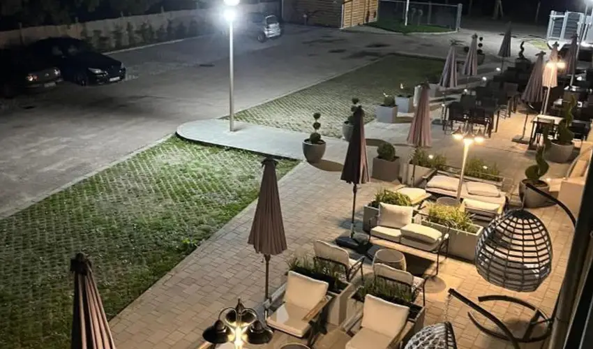 Holdvir�g Hotel S�rv�r - Kedvezm�nyes �r csal�dok r�sz�reak f�lpanzi�val (1 �jt�l)