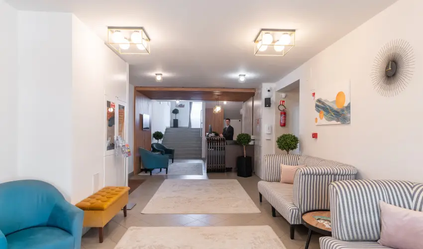 Holdvir�g Hotel S�rv�r - Kedvezm�nyes �r csal�dok r�sz�reak f�lpanzi�val (1 �jt�l)