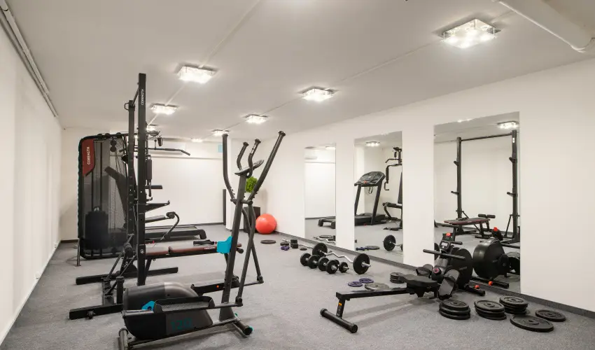 Holdvir�g Hotel S�rv�r - Kedvezm�nyes �r csal�dok r�sz�reak f�lpanzi�val (1 �jt�l)