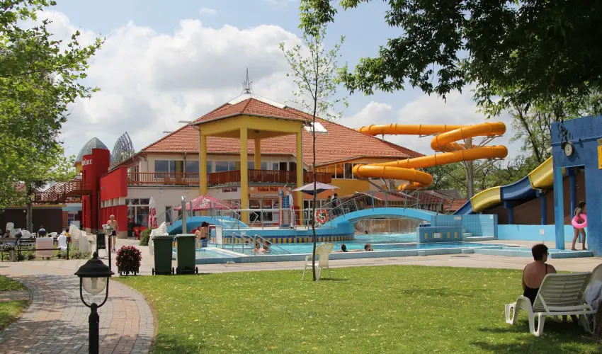 Holiday Apartman Mrahalom - Kedvezmnyes r csaldok rszreak (1 jtl)