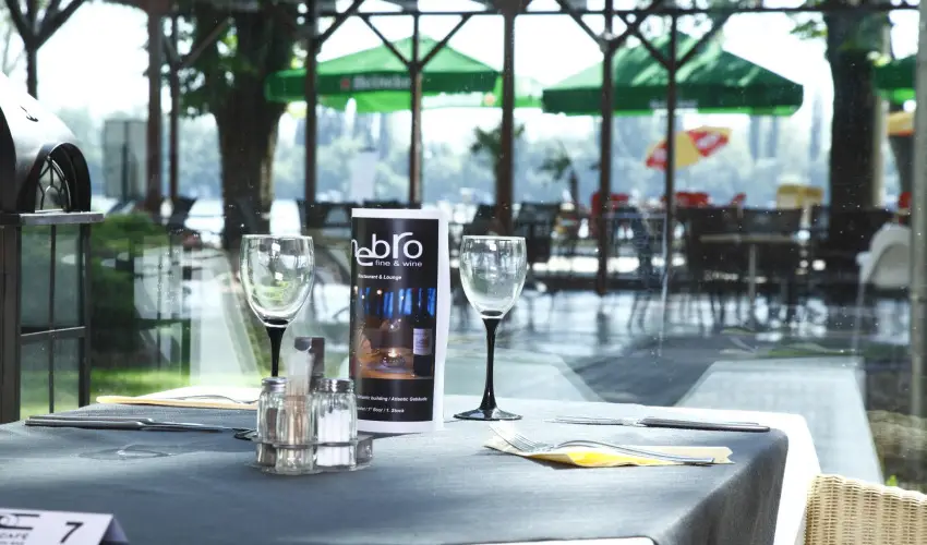 Holiday Beach Budapest Wellness Hotel with Sauna Park Budapest - Kedvezmnyes r csaldok rszreak reggelivel (1 jtl)