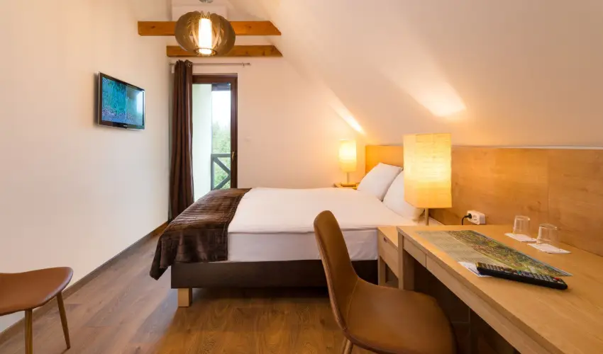 Honti Panzi� Visegr�d - Kedvezm�nyes �r csal�dok r�sz�reak (1 �jt�l)