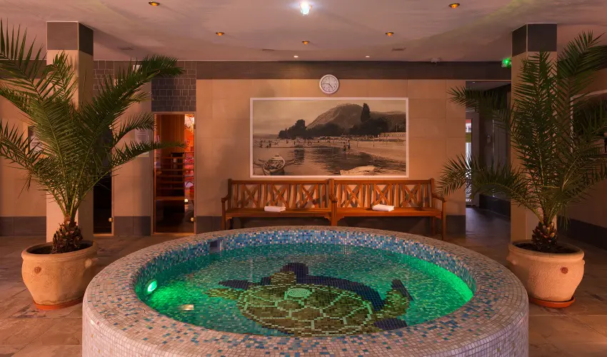 Honti Panzi� Visegr�d - Kedvezm�nyes �r csal�dok r�sz�reak (1 �jt�l)