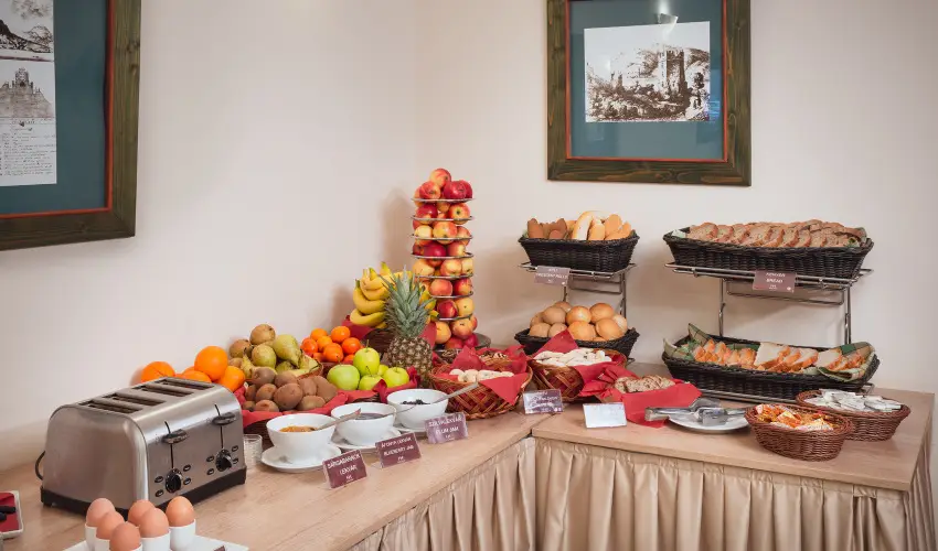 Honti Panzi� Visegr�d - Kedvezm�nyes �r csal�dok r�sz�reak (1 �jt�l)