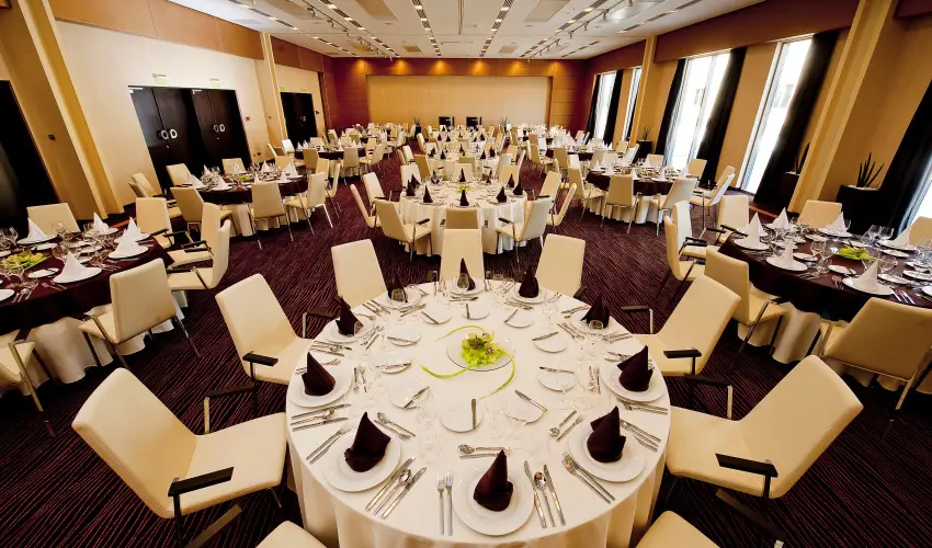 Abacus Business & Wellness Hotel Herceghalom - Kedvezmnyes r csaldok rszreak (1 jtl)