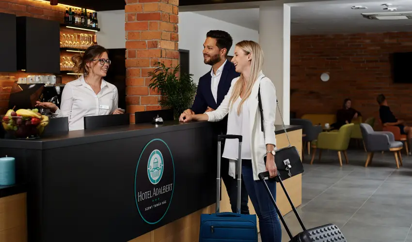 Hotel Adalbert - Szent Tam�s H�z Esztergom - Kedvezm�nyes �r csal�dok r�sz�reak reggelis ell�t�ssal (1 �jt�l)