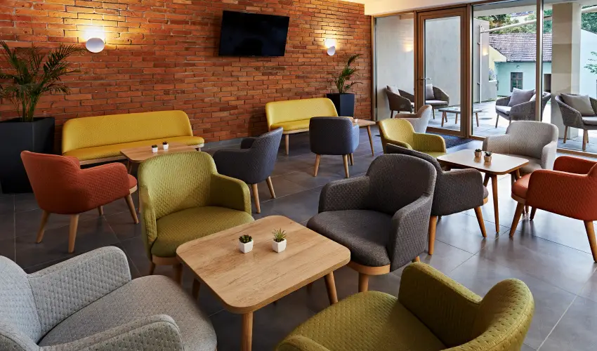 Hotel Adalbert - Szent Tam�s H�z Esztergom - Kedvezm�nyes �r csal�dok r�sz�reak reggelis ell�t�ssal (1 �jt�l)