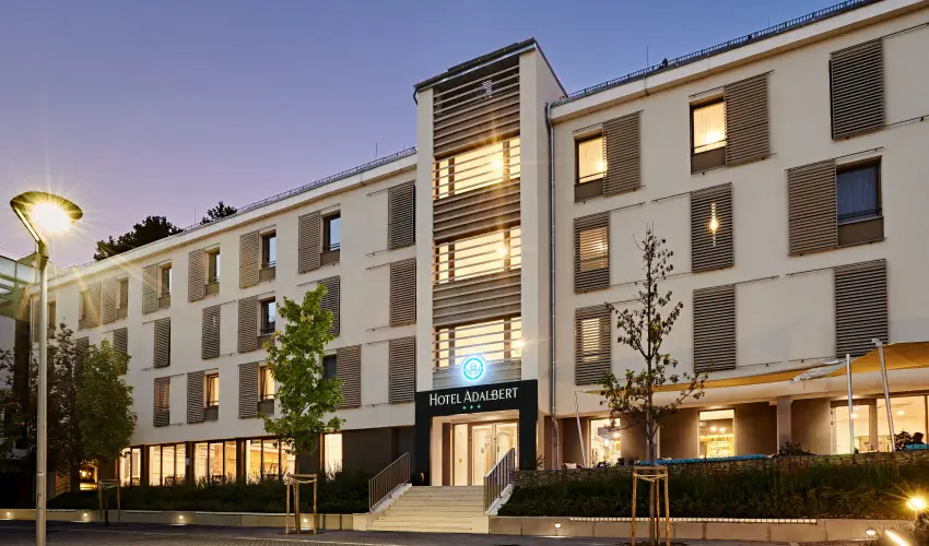 Hotel Adalbert - Szent Tam�s H�z Esztergom - Kedvezm�nyes �r csal�dok r�sz�reak reggelis ell�t�ssal (1 �jt�l)