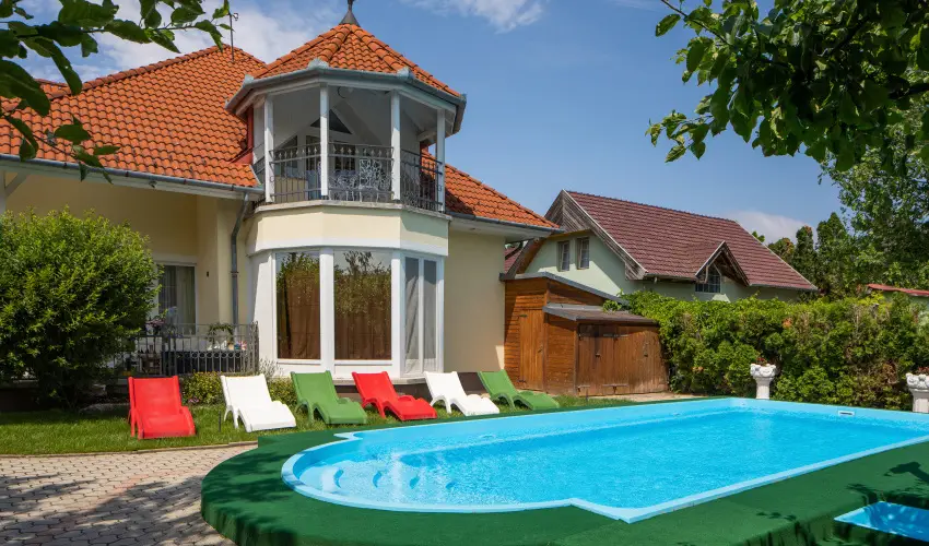 Admiral Family Resort Keszthely - Kedvezm�nyes �r csal�dok r�sz�reak reggelis ell�t�ssal (1 �jt�l)