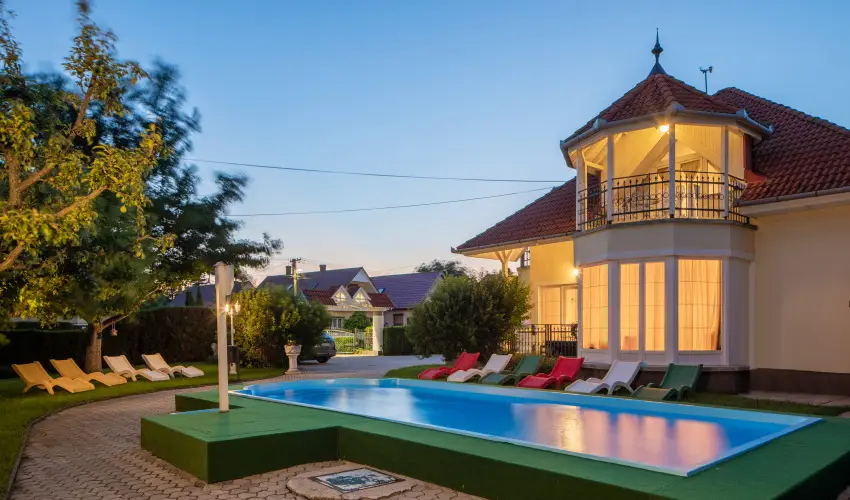 Admiral Family Resort Keszthely - Kedvezm�nyes �r csal�dok r�sz�reak reggelis ell�t�ssal (1 �jt�l)