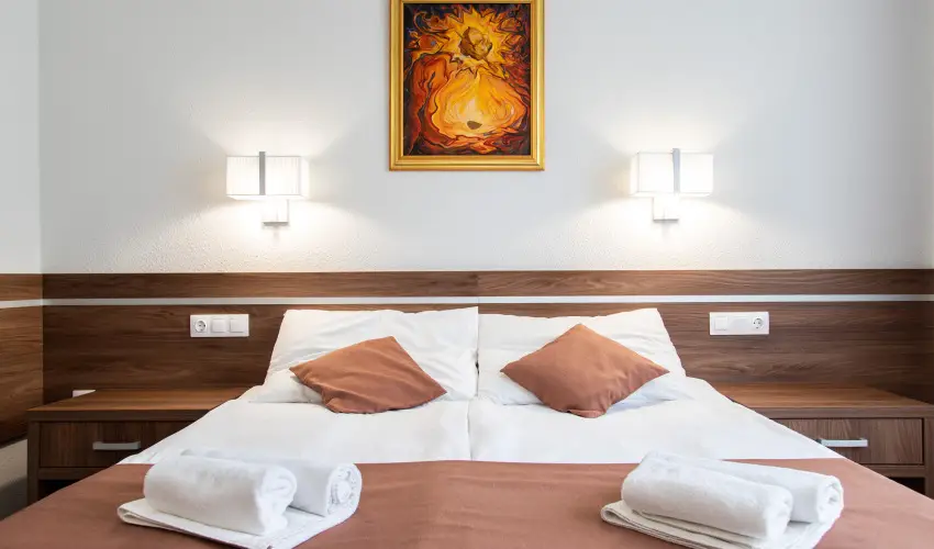 Hotel rpd Tatabnya - Kedvezmnyes r csaldok rszreak reggelis elltssal (1 jtl)