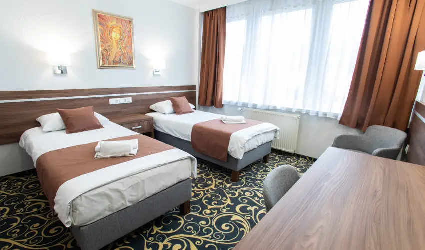 Hotel rpd Tatabnya - Kedvezmnyes r csaldok rszreak reggelis elltssal (1 jtl)
