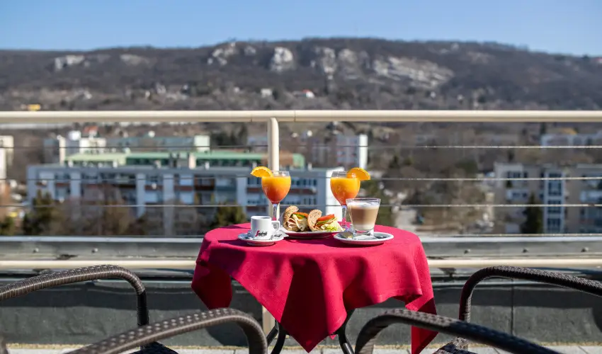 Hotel rpd Tatabnya - Kedvezmnyes r csaldok rszreak reggelis elltssal (1 jtl)