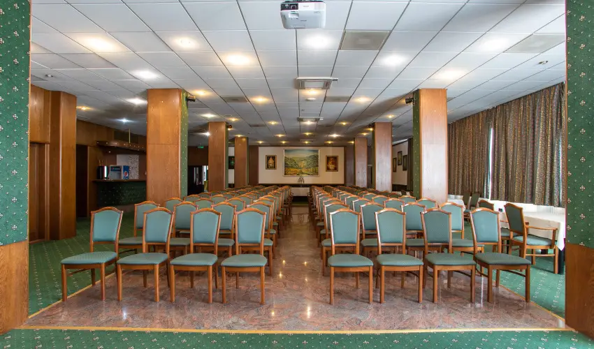 Hotel rpd Tatabnya - Kedvezmnyes r csaldok rszreak reggelis elltssal (1 jtl)