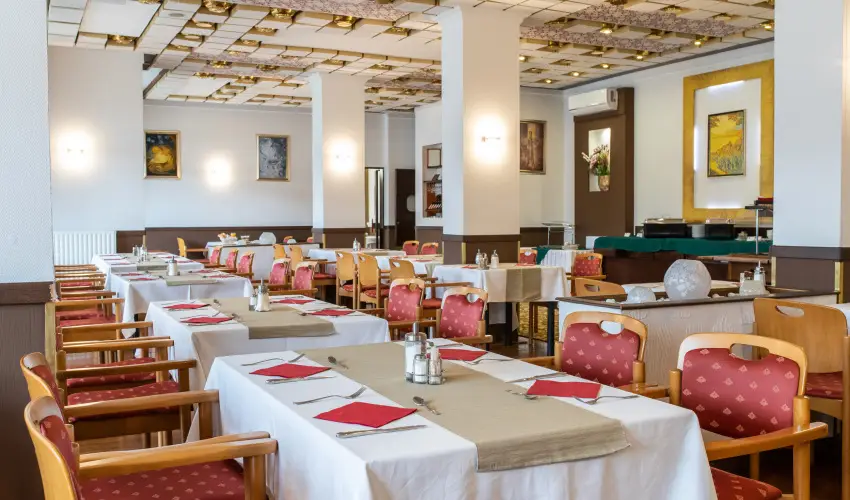 Hotel rpd Tatabnya - Kedvezmnyes r csaldok rszreak reggelis elltssal (1 jtl)