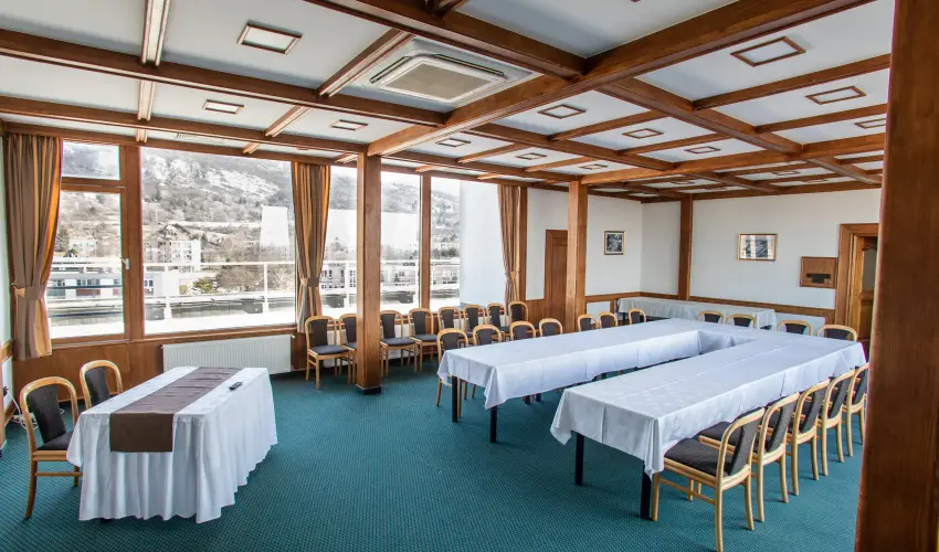 Hotel rpd Tatabnya - Kedvezmnyes r csaldok rszreak reggelis elltssal (1 jtl)