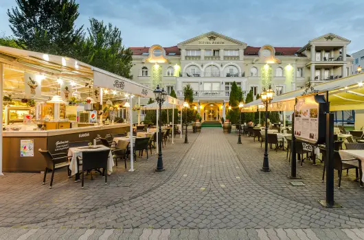 Hotel Aurum - Kedvezm�nyes �r csal�dok r�sz�re f�lpanzi�val (1 �jt�l)