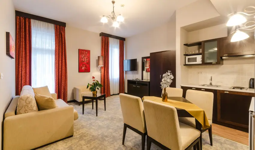 Hotel Aurum Hajdszoboszl - Kedvezmnyes r csaldok rszre flpanzival (1 jtl)