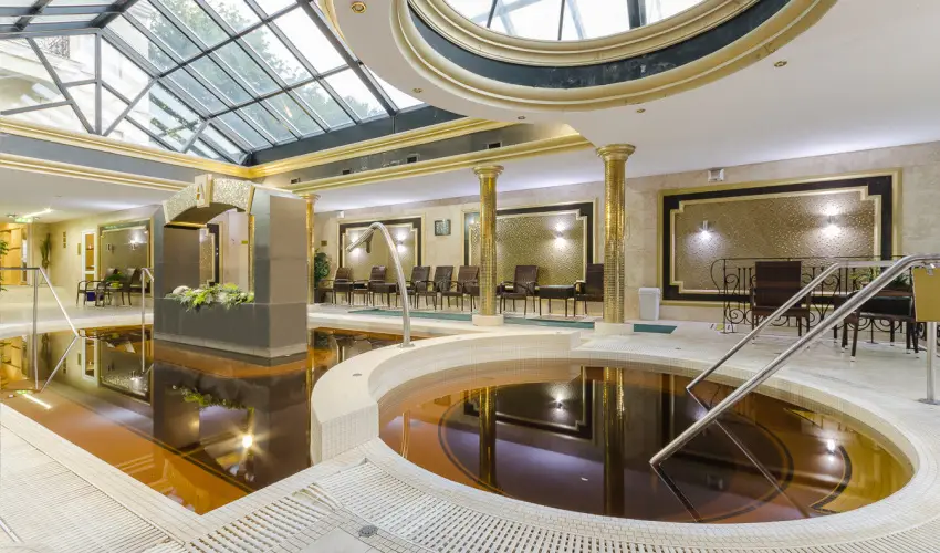 Hotel Aurum Hajdszoboszl - Kedvezmnyes r csaldok rszre flpanzival (1 jtl)