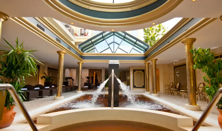 Hotel Aurum Hajdszoboszl - Kedvezmnyes r csaldok rszre flpanzival (1 jtl)