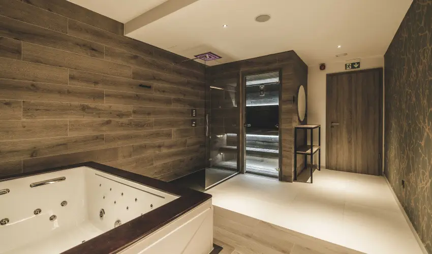 Avar Hotel Mtrafred - Kedvezmnyes r csaldok rszreak reggelivel (1 jtl)