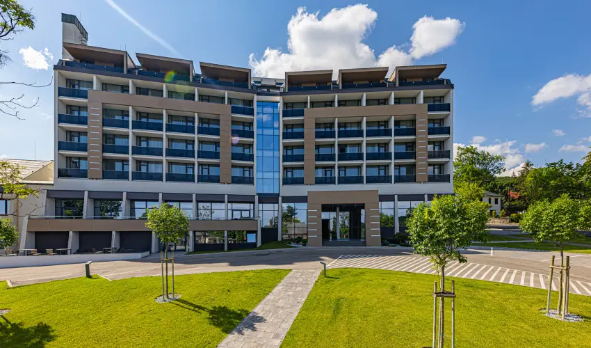 Avar Hotel Mtrafred - Kedvezmnyes r csaldok rszreak reggelivel (1 jtl)