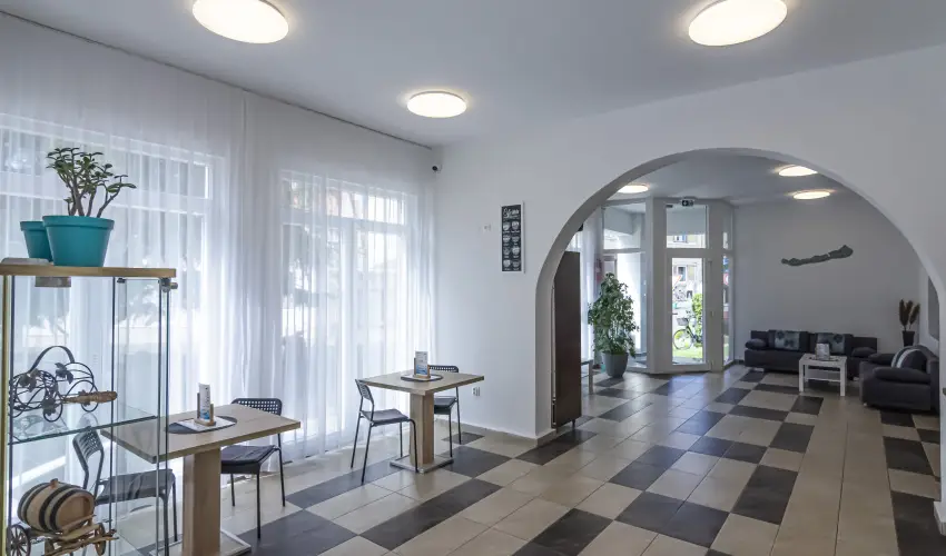 Hotel Bacchus Keszthely - Kedvezmnyes r csaldok rszreak reggelis elltssal (1 jtl)