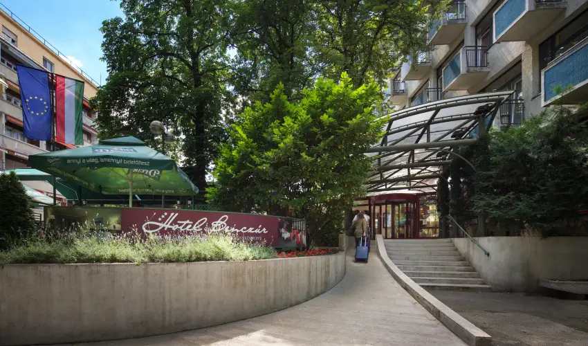 Hotel Benczr Budapest - Kedvezmnyes r csaldok rszreak nelltssal (1 jtl)