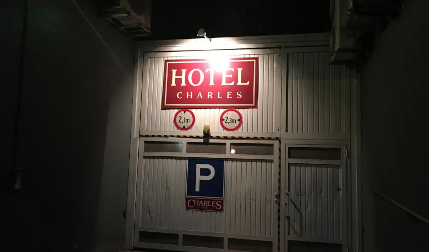 Hotel Charles Budapest - Vissza nem t�r�tend� �r reggelivel 