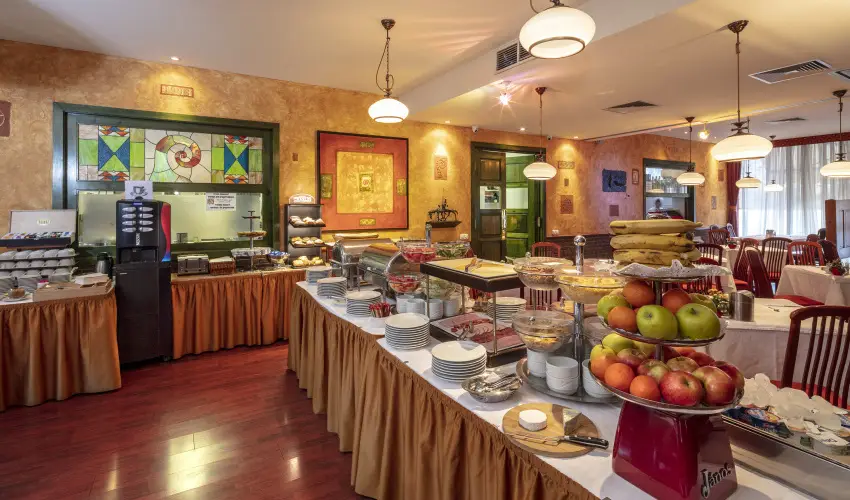 Hotel Charles Budapest - Vissza nem t�r�tend� �r reggelivel 