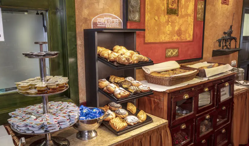 Hotel Charles Budapest - Vissza nem t�r�tend� �r reggelivel 