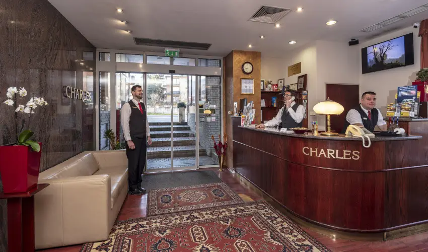Hotel Charles Budapest - Vissza nem t�r�tend� �r reggelivel 