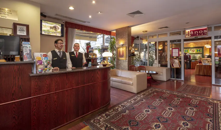 Hotel Charles Budapest - Vissza nem t�r�tend� �r reggelivel 