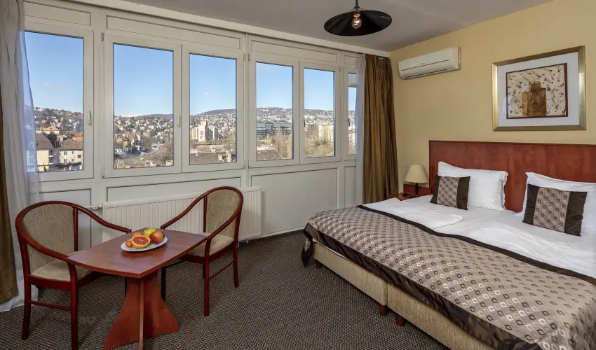 Hotel Charles Budapest - Vissza nem t�r�tend� �r reggelivel 