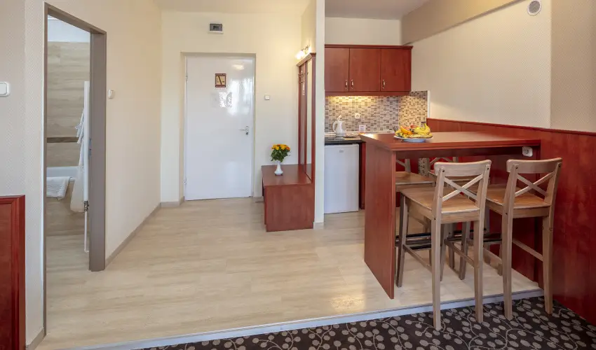 Hotel Charles Budapest - Vissza nem t�r�tend� �r reggelivel 
