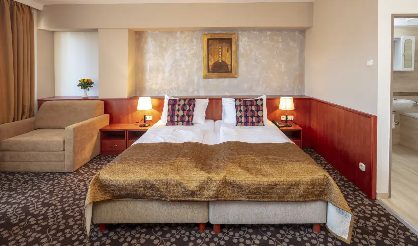 Hotel Charles Budapest - Vissza nem t�r�tend� �r reggelivel 