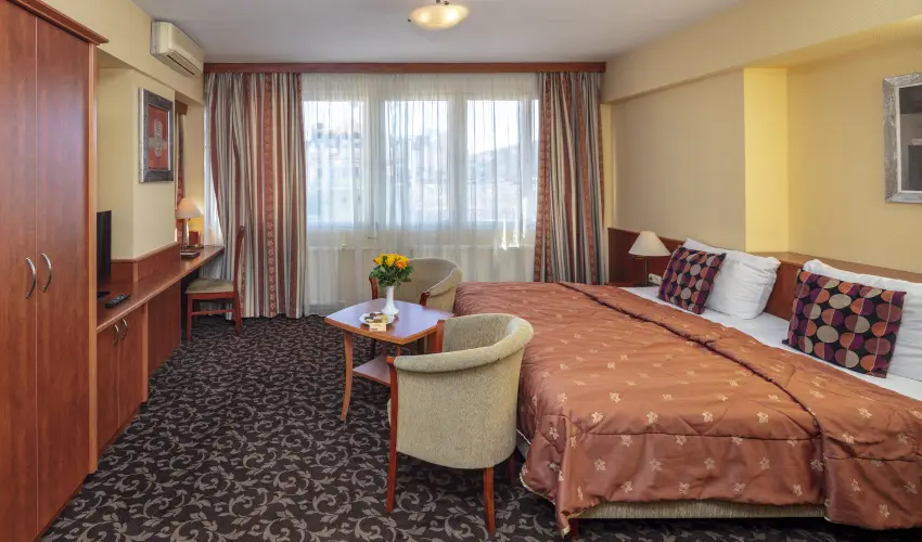 Hotel Charles Budapest - Vissza nem t�r�tend� �r reggelivel 
