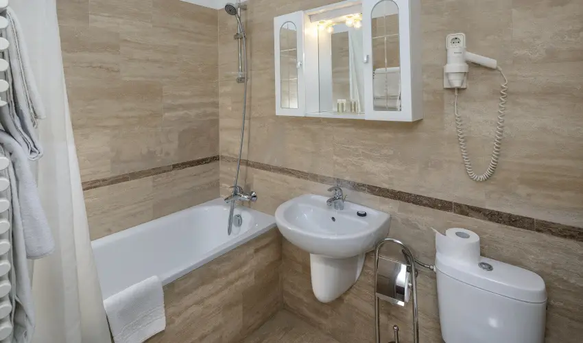 Hotel Charles Budapest - Vissza nem t�r�tend� �r reggelivel 