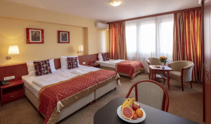 Hotel Charles Budapest - Vissza nem t�r�tend� �r reggelivel 
