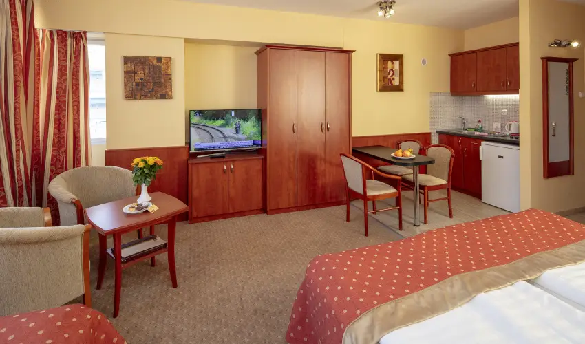 Hotel Charles Budapest - Vissza nem t�r�tend� �r reggelivel 