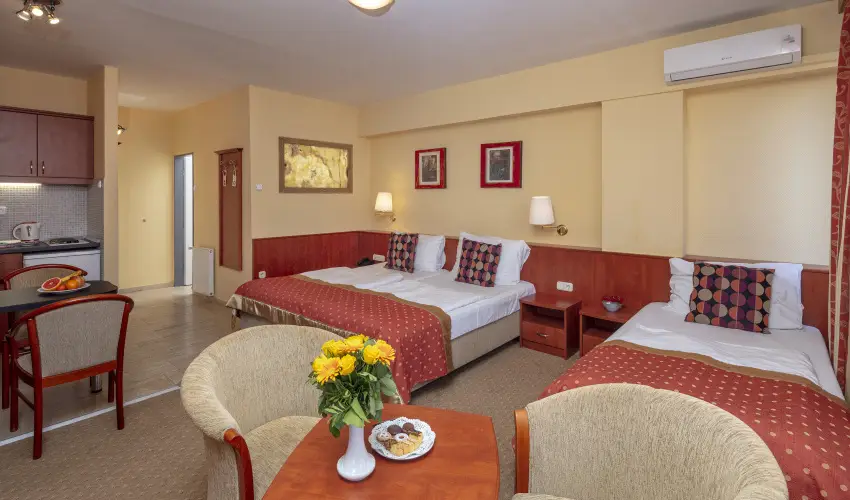Hotel Charles Budapest - Vissza nem t�r�tend� �r reggelivel 