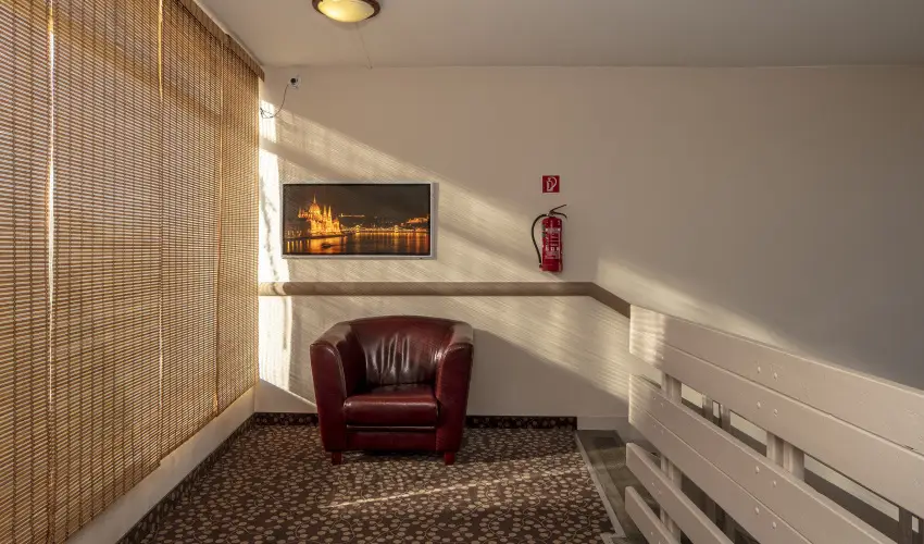 Hotel Charles Budapest - Vissza nem t�r�tend� �r reggelivel 