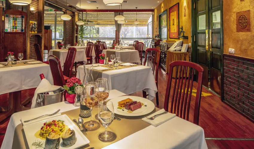 Hotel Charles Budapest - Vissza nem t�r�tend� �r reggelivel 