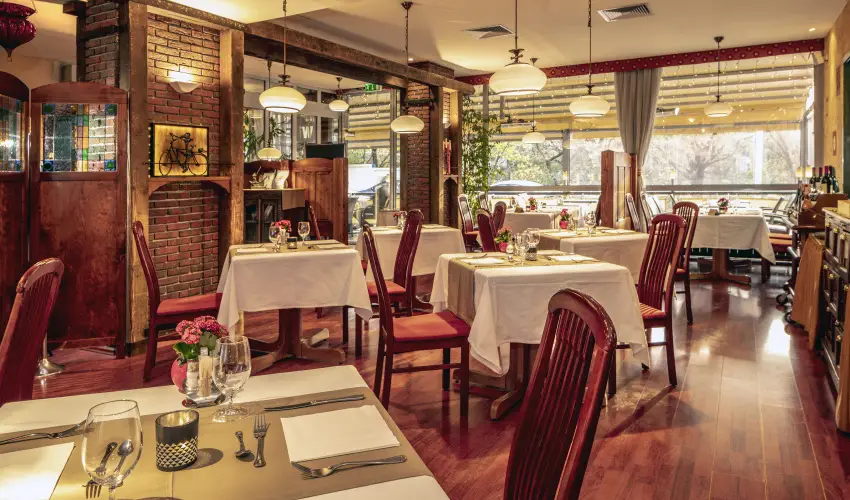 Hotel Charles Budapest - Vissza nem t�r�tend� �r reggelivel 