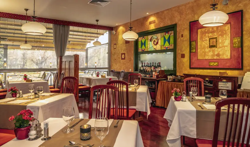 Hotel Charles Budapest - Vissza nem t�r�tend� �r reggelivel 